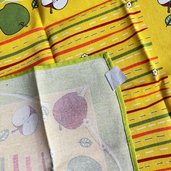 Made in Portugal Novelty Table Topper Tablecloth 27" square green yellow apples - Picture 3 of 6